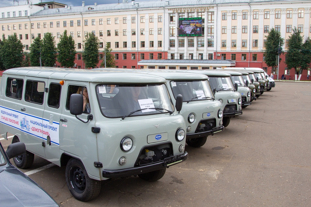 Кировская машина. Мобильная медицинская машина Киров. Dr-18 автомобиль. Машинная 6 Екатеринбург больница. В Кирове новые машины для социальной.